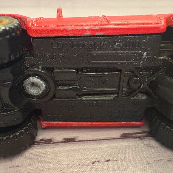Matchbox Lamborghini LM002 Red MB956 Diecast 1:64 Truck Car Loose (SKU: 323TO) - Picture 6 of 7